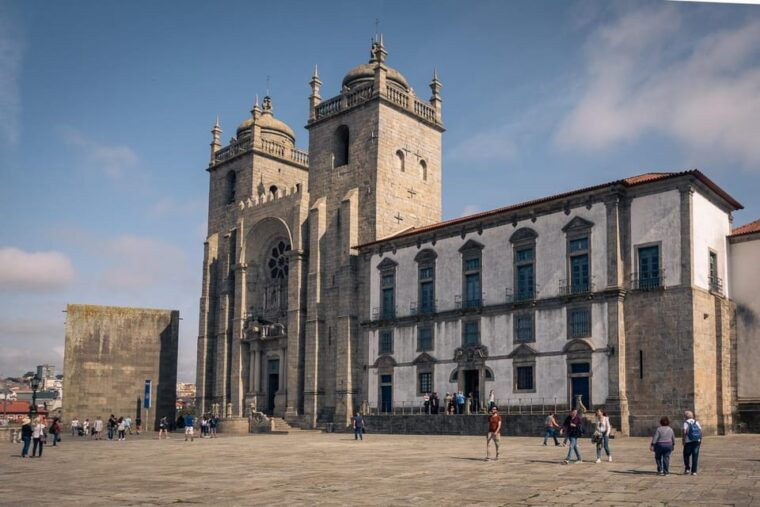 porto-flexible-walking-tour-in-medieval-area
