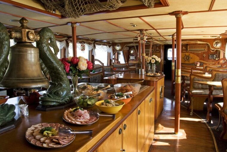 prague-2-hour-lunch-cruise-on-the-vltava-river