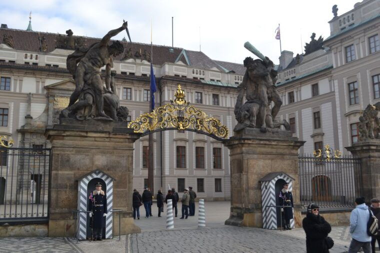 prague-city-1-hour-orientation-tour-by-bus