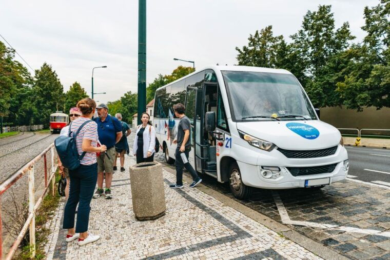 prague-city-highlights-by-bus-boat-and-on-foot