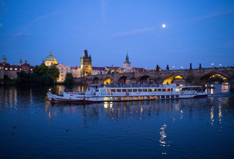 prague-city-tour-and-dinner-cruise-with-hotel-pickup