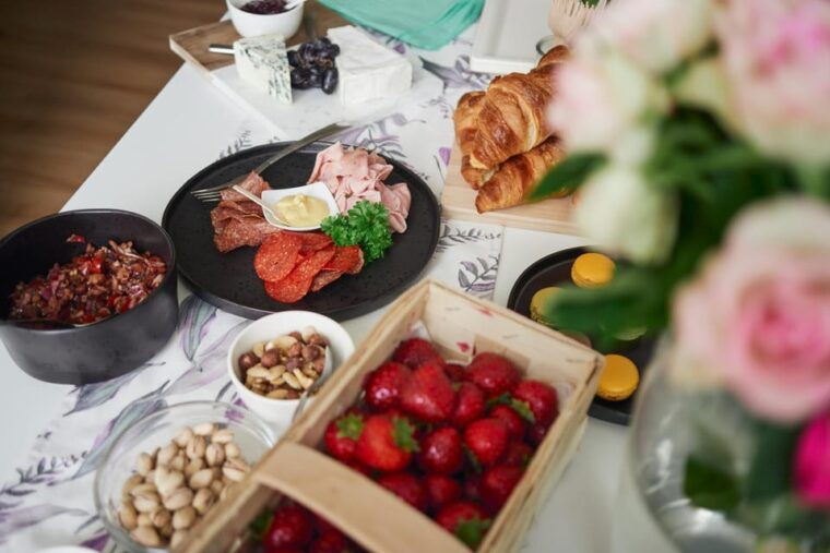 prague-farmers-market-and-brunch-class-with-celebrity-chef