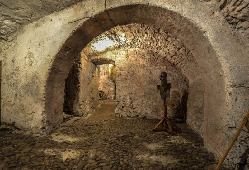 prague-ghosts-legends-medieval-underground-dungeon-tour