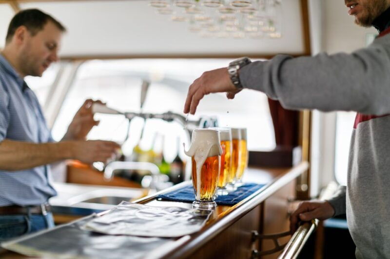 prague-vltava-river-private-boat-party-with-drinks