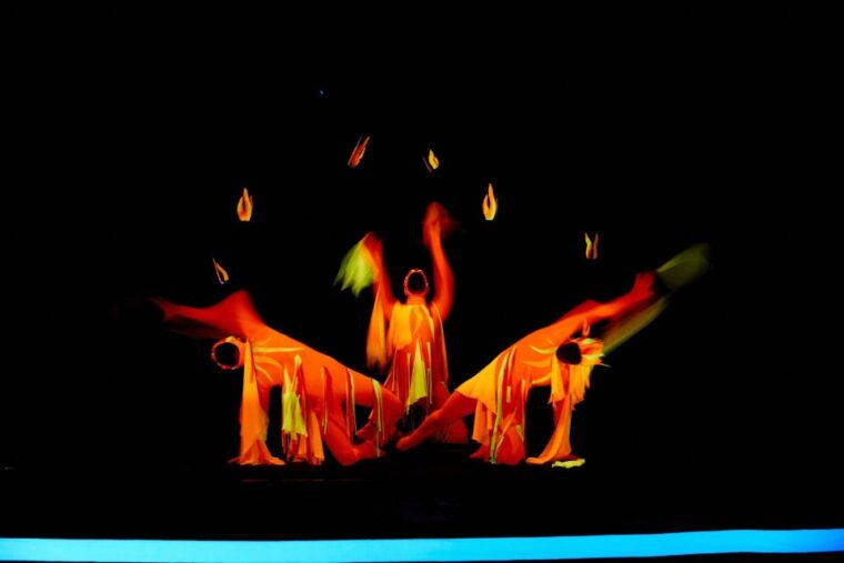 prague-wow-show-black-light-theater