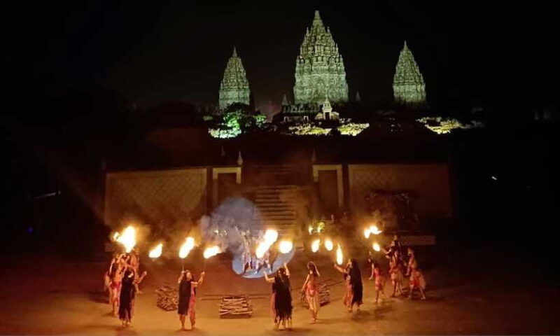 prambanan-watching-ramayana-ballet-performance-with-dinner-2
