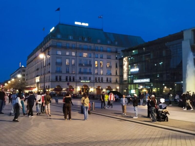private-berlin-by-night-minivan-with-highlights