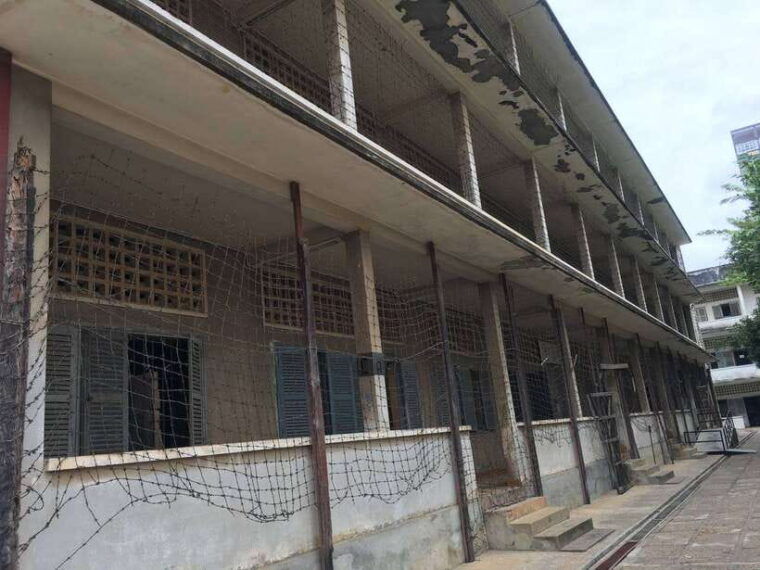 private-half-day-trip-to-genocidal-museum-killing-field