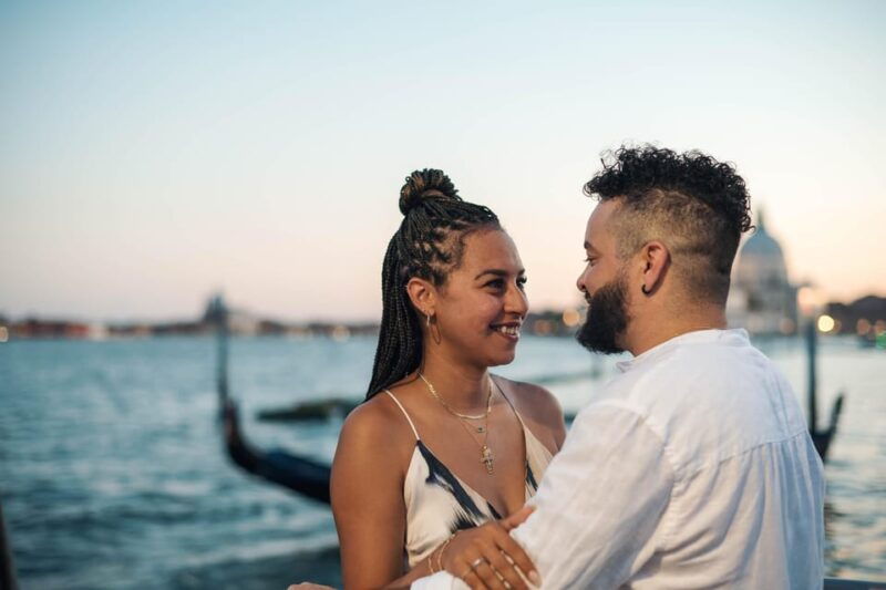 private-photoshoot-of-your-gondola-ride-in-venice