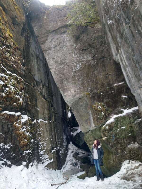 private-singhampton-caves-snowshoe-collingwood-blue-mountain