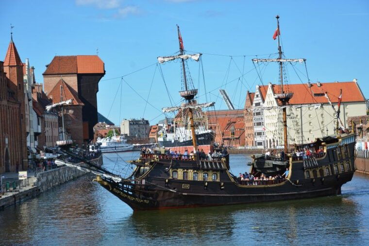 private-westerplatte-tour-by-car-or-cruise-transport