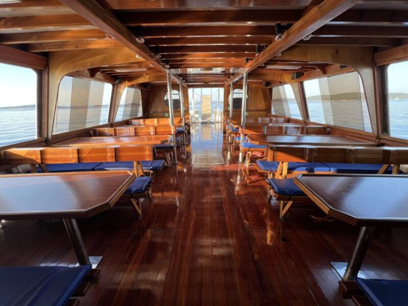 pula-dolphin-watching-sunset-cruise-with-dinner-drinks