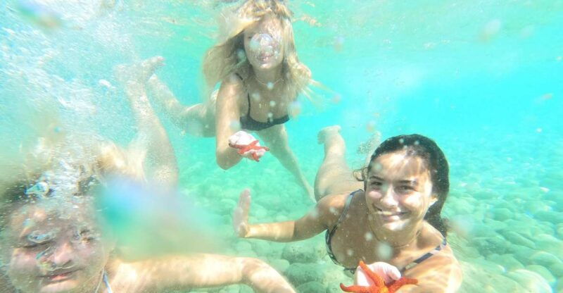 pula-sea-cave-and-cliffs-guided-kayak-tour-in-pula