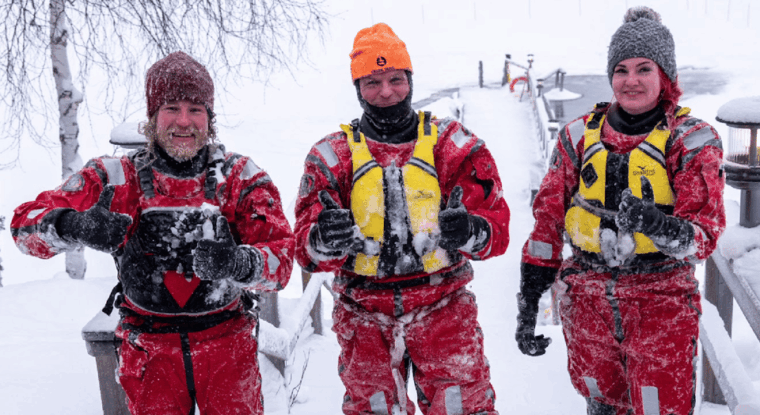 pyhatunturi-ice-floating-sauna-experience