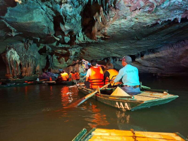 quang-phu-cau-incense-village-with-boat-trip-or-pagoda