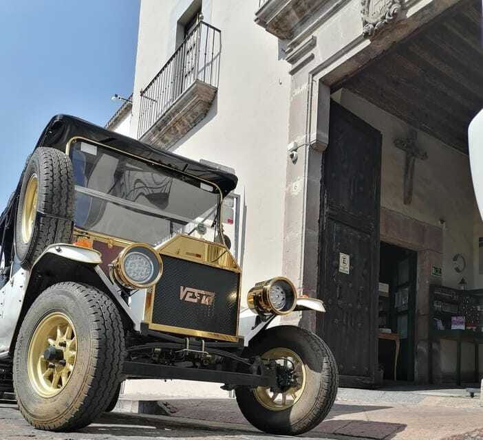 queretaro-city-tour-in-a-classic-ford-t-vehicle