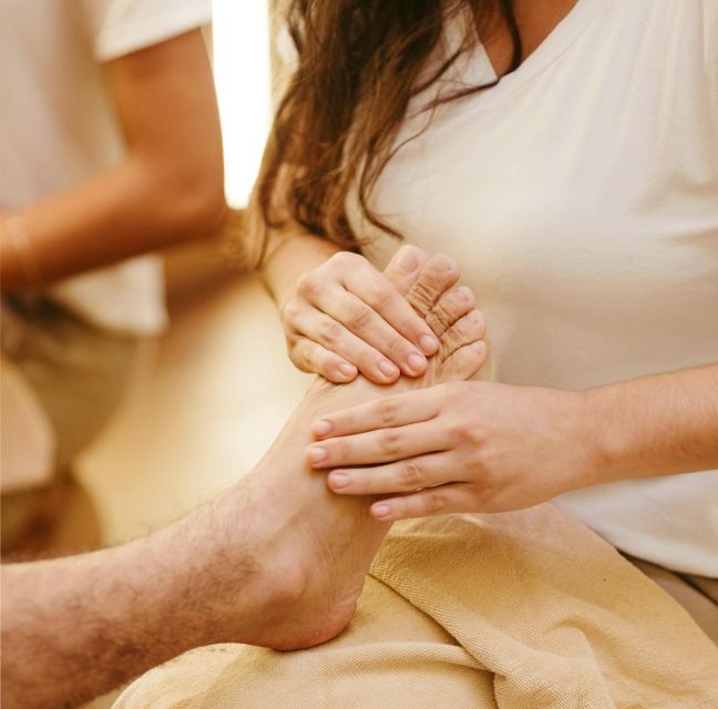 reflexology-massage-for-relaxing-moments-at-home