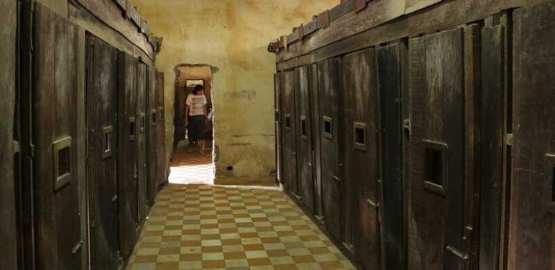 s21-killing-fields-tour-with-khmer-lunch-drink