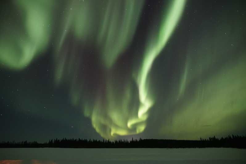 saariselka-aurora-photo-tour-by-car-with-transfer-drinks