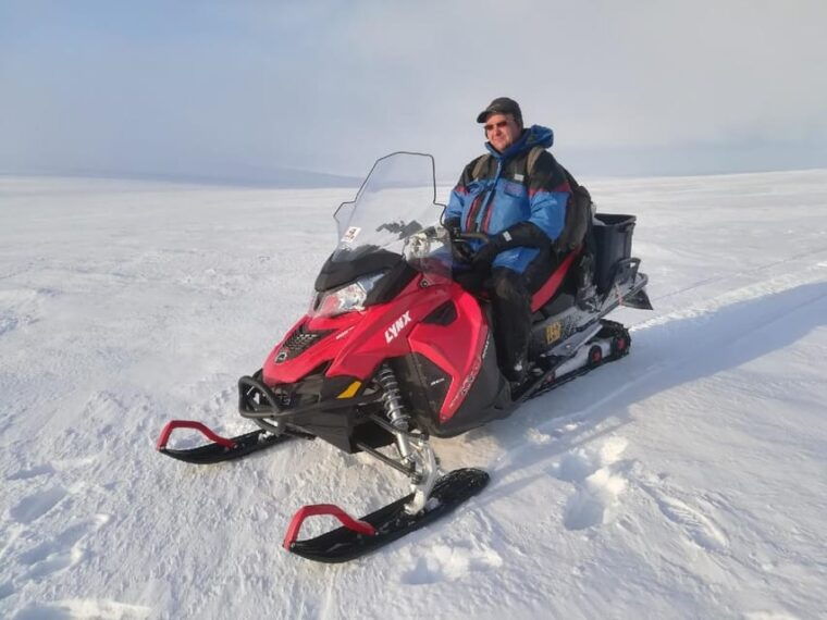 saariselka-snowmobile-safari-on-tundra-with-bbq