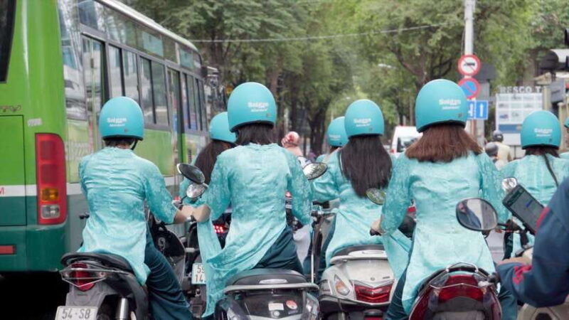 saigon-street-food-and-sightseeing-with-female-rider