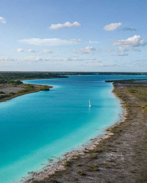 sailboat-tour-in-the-seven-colors-lagoon-of-bacalar