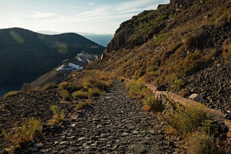 santorini-caldera-hike-from-fira-to-oia