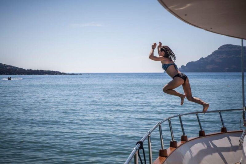 santorini-motor-yacht-day-cruise-with-5-course-lunch-2