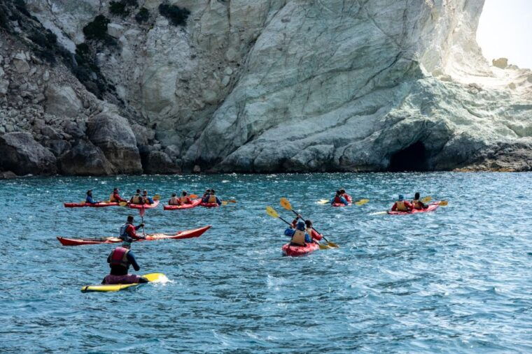 santorini-sea-kayaking-with-light-lunch-2