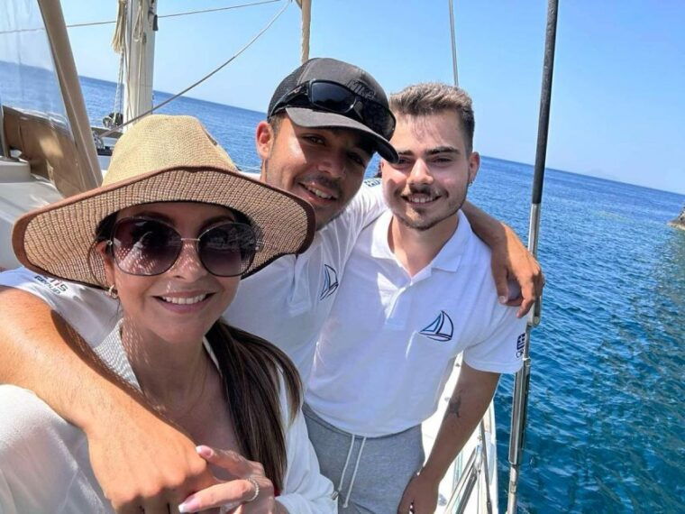 santorini-sunset-sailing-cruise-with-dinner-and-drinks