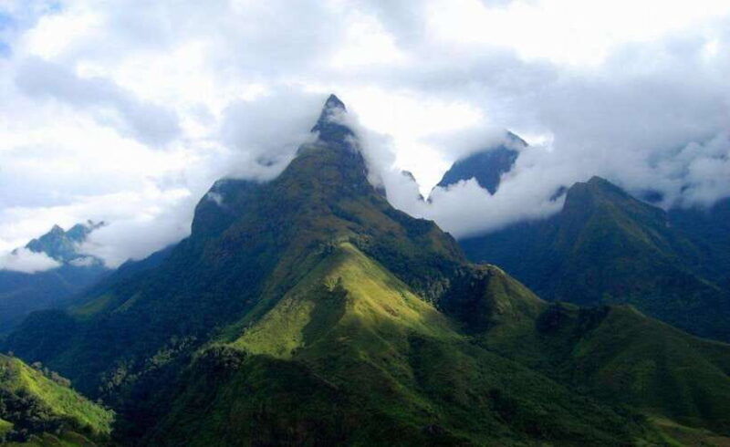 sapa-2-day-trek-to-fansipan-indochinas-highest-peak