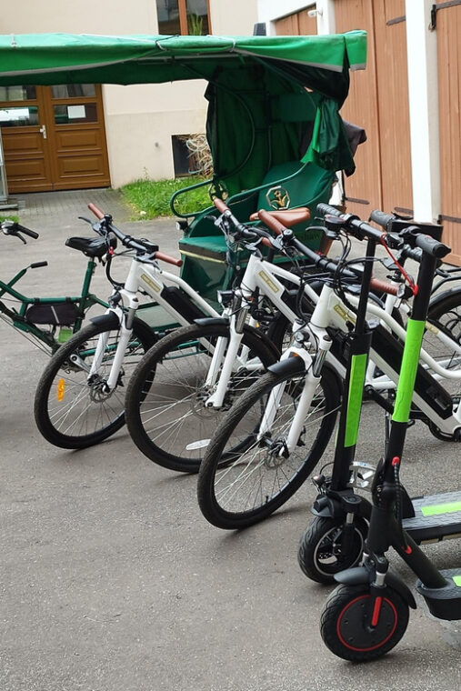 self-drive-e-scooter-shared-guide-in-small-groups