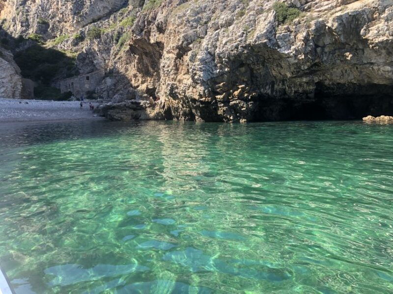 sesimbra-arrabida-beaches-caves-boat-tour-with-snorkeling