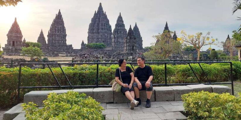 setumbu-sunrise-borobudur-and-prambanan-with-lunch-option