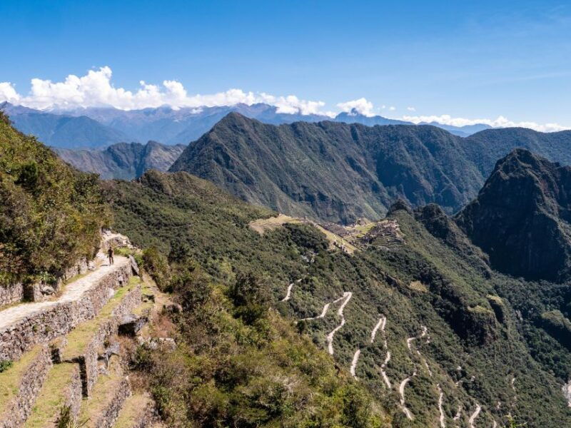 short-inca-trail-trek-to-machupicchu-premium-tour