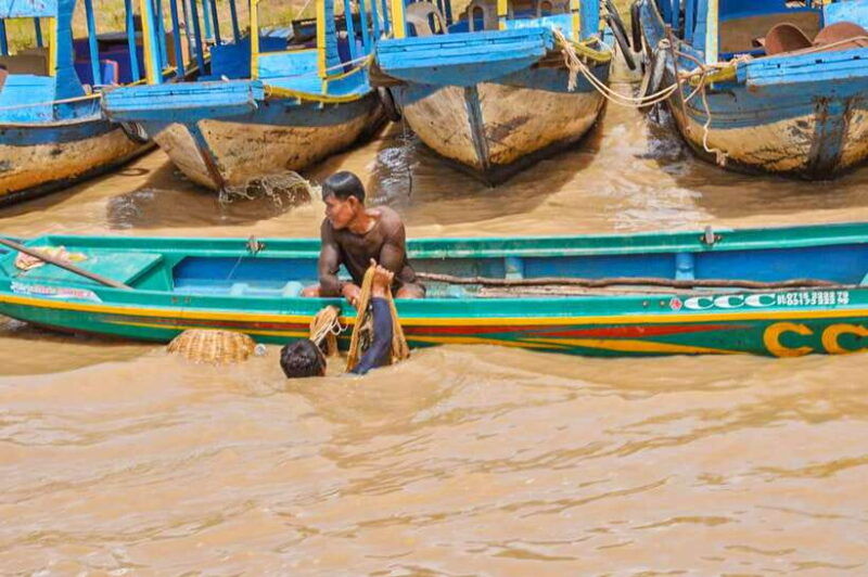 siem-reap-floating-village-and-sunset-private-boat-tour