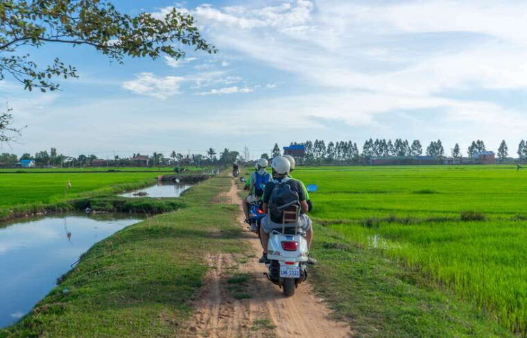 siem-reap-sunset-guided-vespa-tour-local-villages