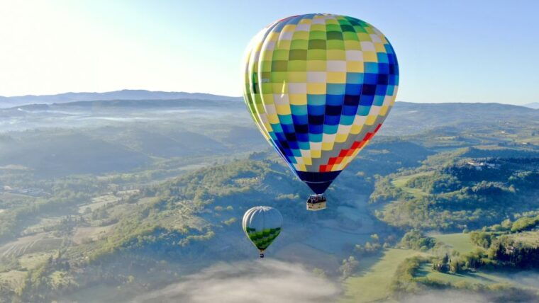 siena-balloon-flight-over-tuscany-with-a-glass-of-wine