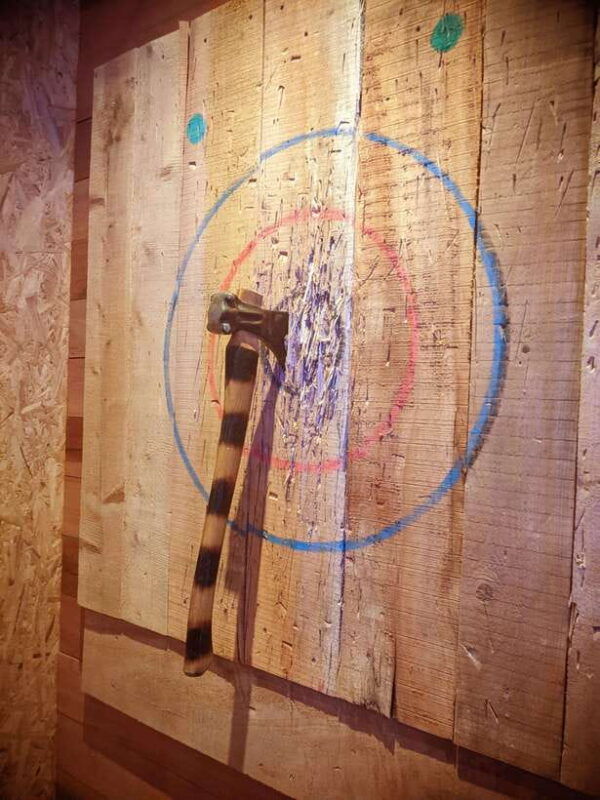 singapore-axe-factor-axe-throwing-experience