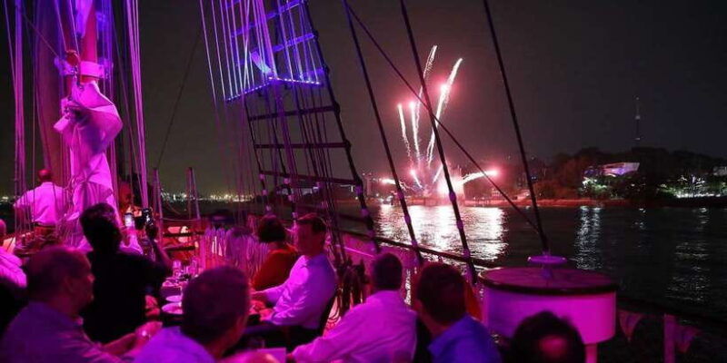 singapore-city-lights-royal-albatross-dinner-cruise