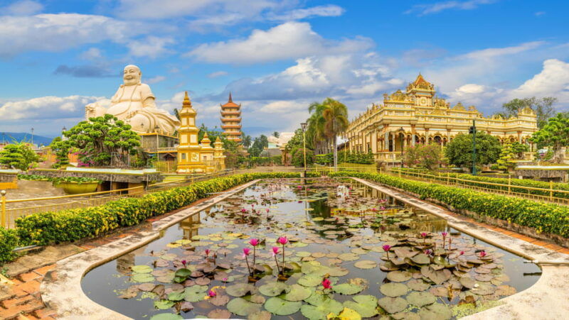small-group-10-people-to-mekong-delta-vinh-trang-pagoda