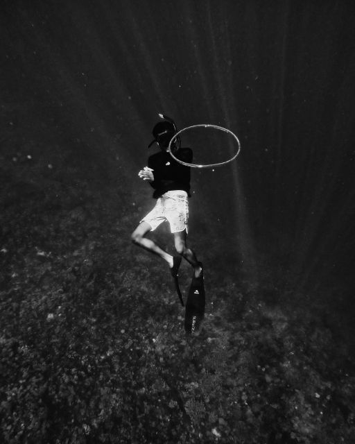 snorkeling-with-turtle-and-underwater-statue-in-gilis