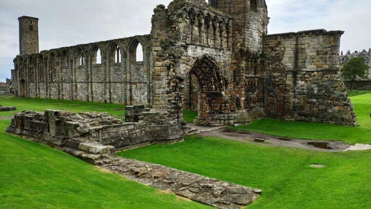 st-andrews-guided-walking-tour-12pm-2pm-daily