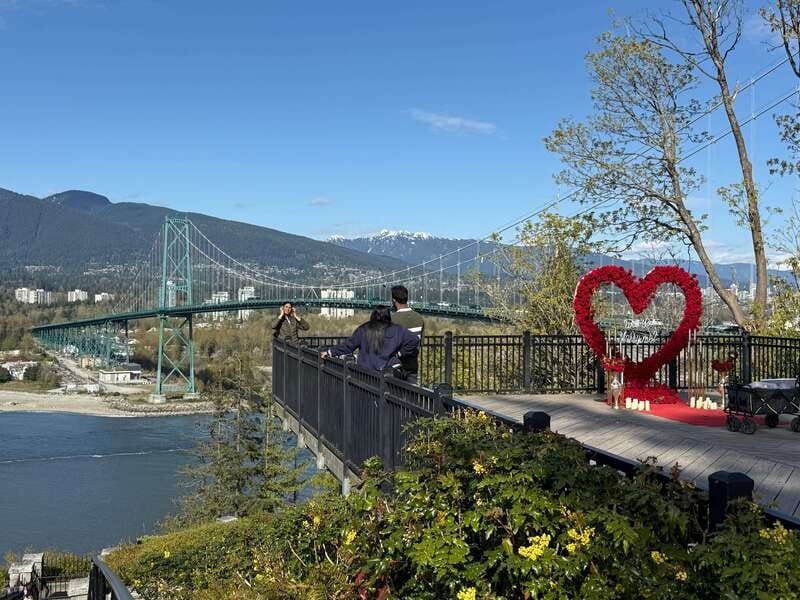 stanley-park-car-tour-comfortcheaper-than-bike-rental-tour