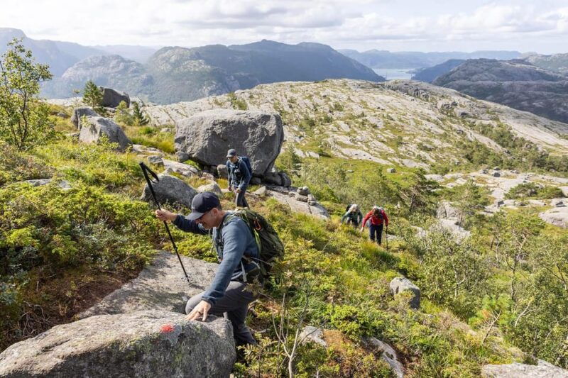 stavanger-preikestolen-hidden-trail-hike-canoe-lunch