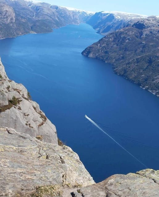 stavanger-preikestolen-tour-with-guide-and-pickup