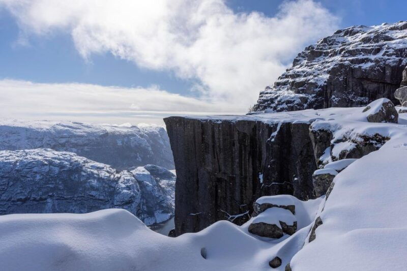 stavanger-preikestolen-winter-hike-hot-lunch