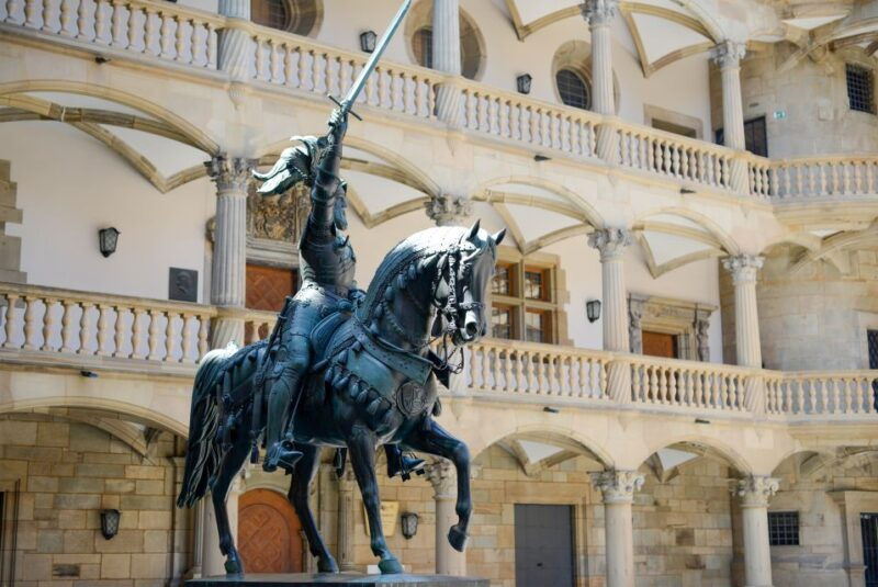 stuttgart-entertaining-guided-tour-to-old-town-highlights