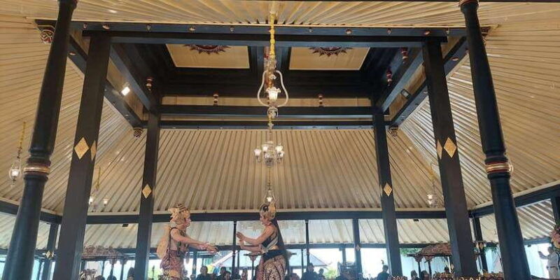 sultan-palace-water-castle-prambanan-temple-guided-tour