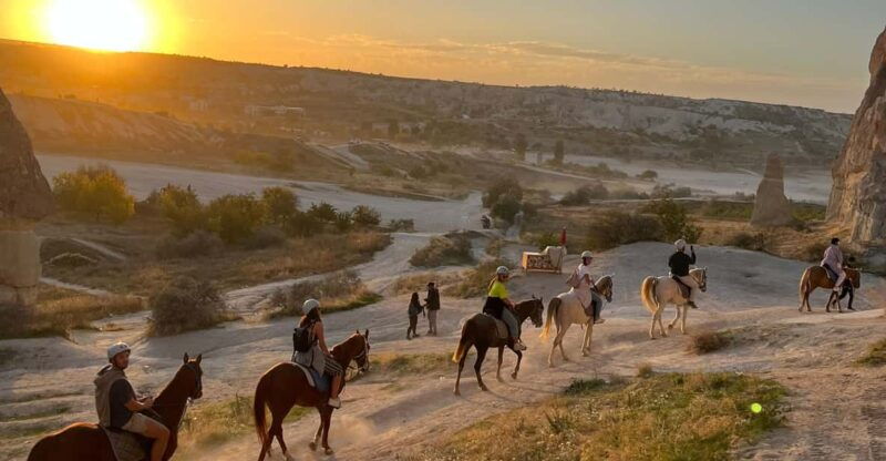 sunset-horseback-riding-experiance